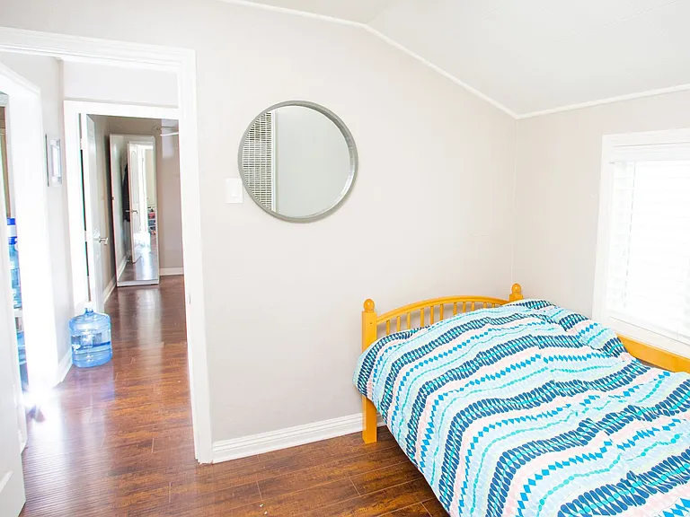 915 E Balboa Blvd — Photo 30