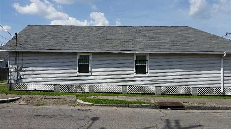 2nd image of 1600 S Saratoga St