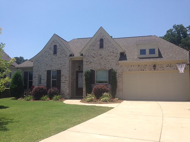 1st image of 328 Windsor Dr N