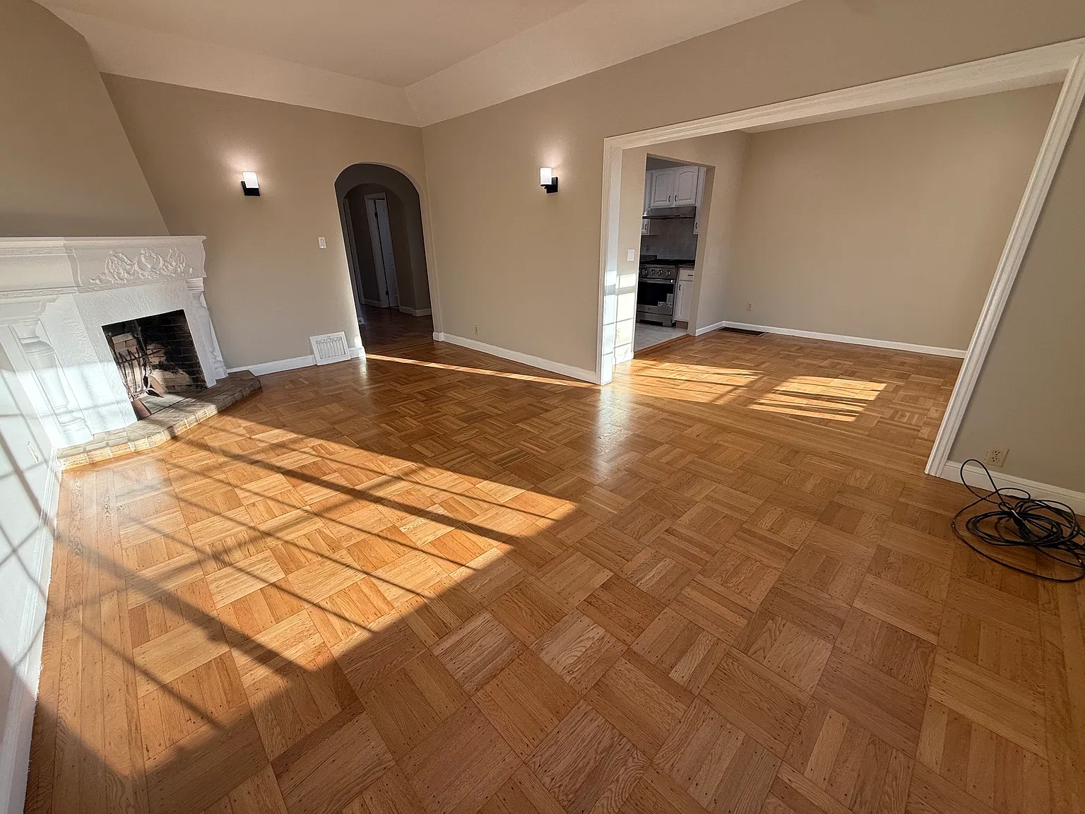 4 bed, 1407 sqft, $7,800 — Photo 3