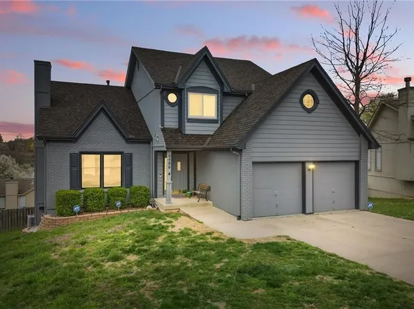 6486 Altus Dr, Parkville, MO 64152