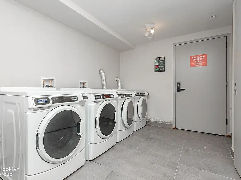 56 Box St #6B — Photo 9