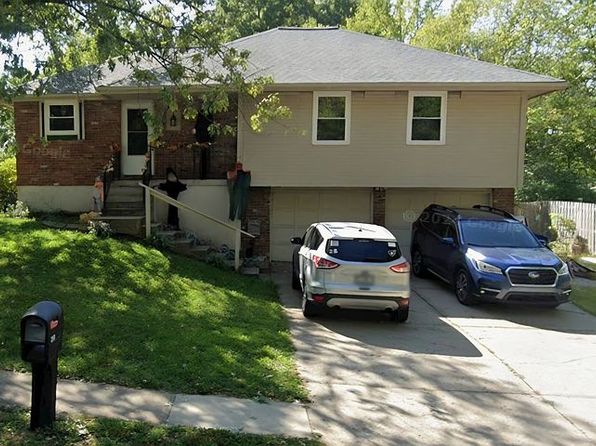 310 SE Shamrock Ln