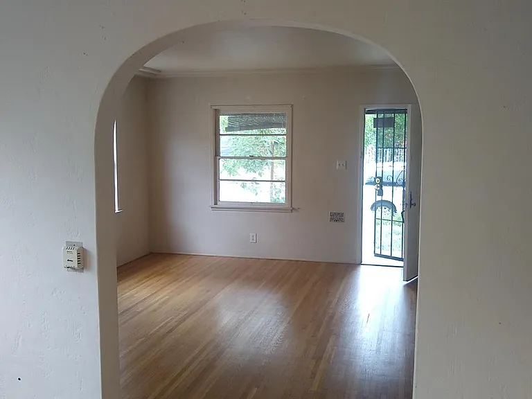 Parkman Ave — Photo 19