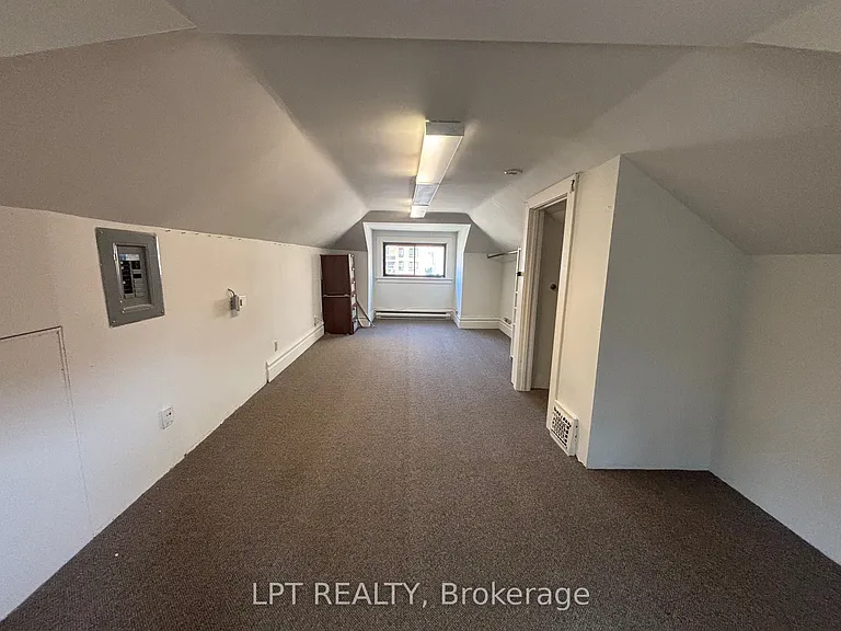 322 Waverley St W — Photo 14