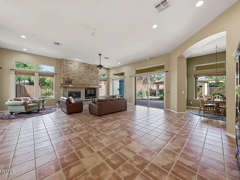 2129 W Legends Way — Photo 12
