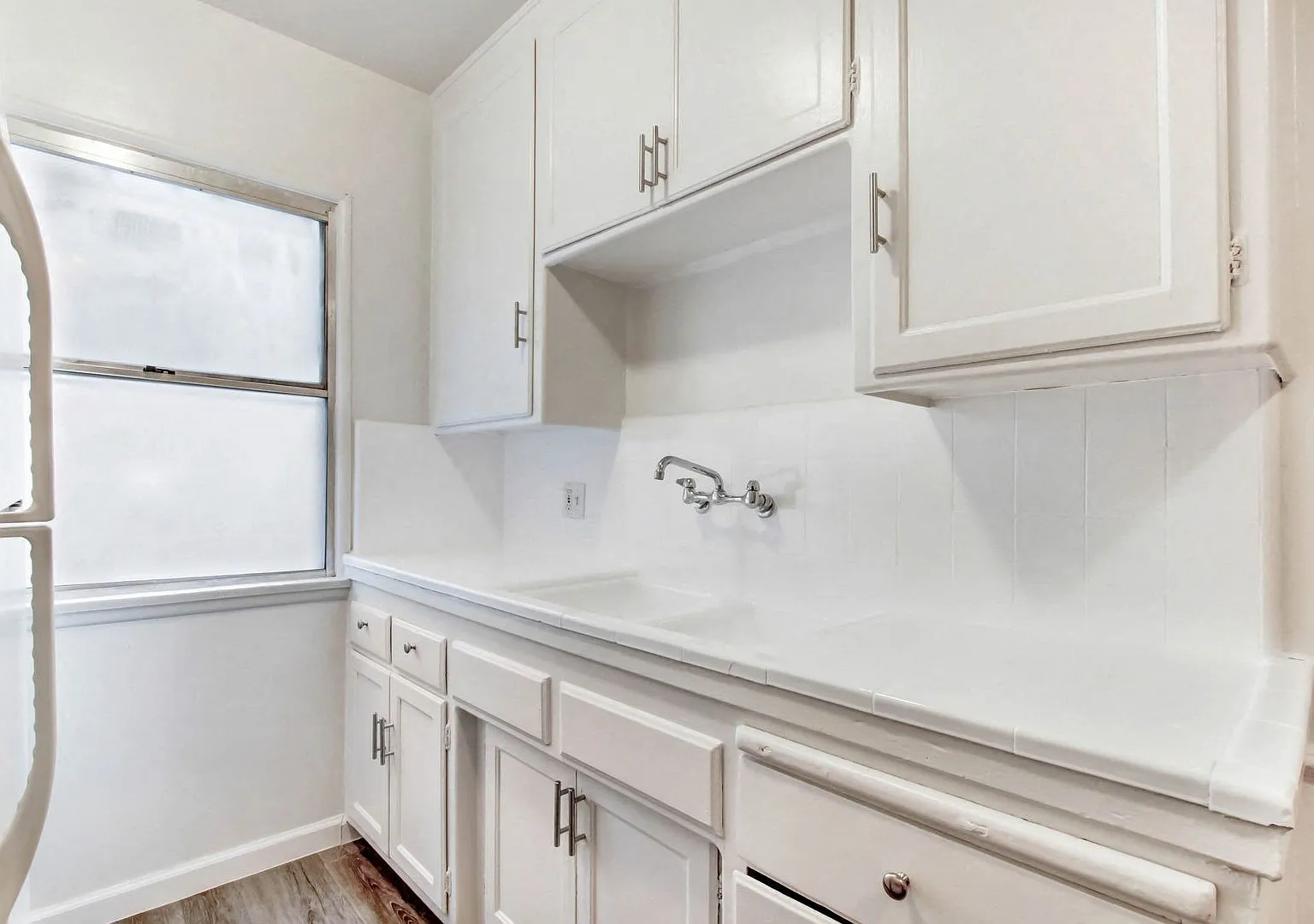 Oxford Avenue Apartments — Photo 1