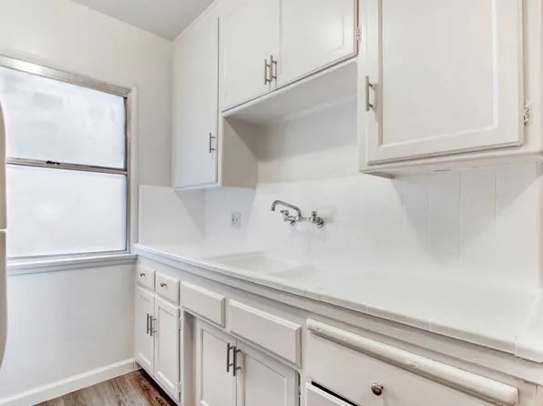 Oxford Avenue Apartments