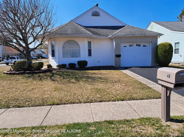 48 Narberth Way, Toms River, NJ 08757