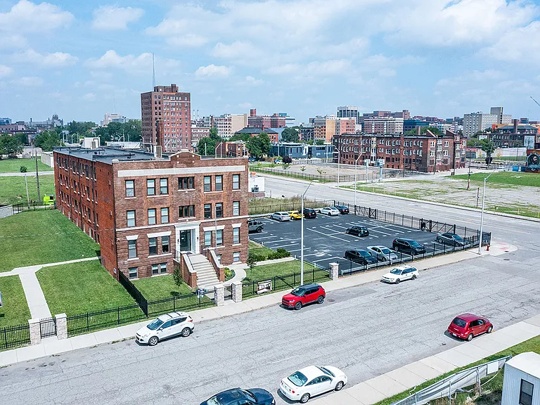 The Charlotte Apts — Photo 17