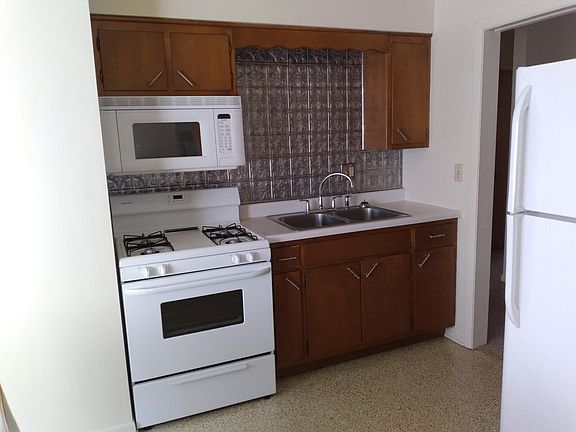 2nd image of 430 W North St #2