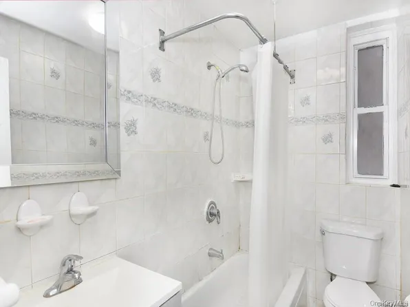 2191 Bolton Street image 8 of 12