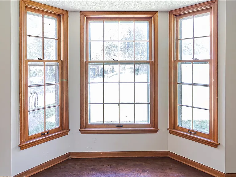 318 Goodrich Dr — Photo 2