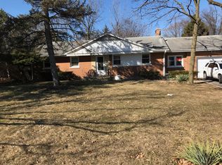 7010 Golfview Dr, Countryside, IL 60525