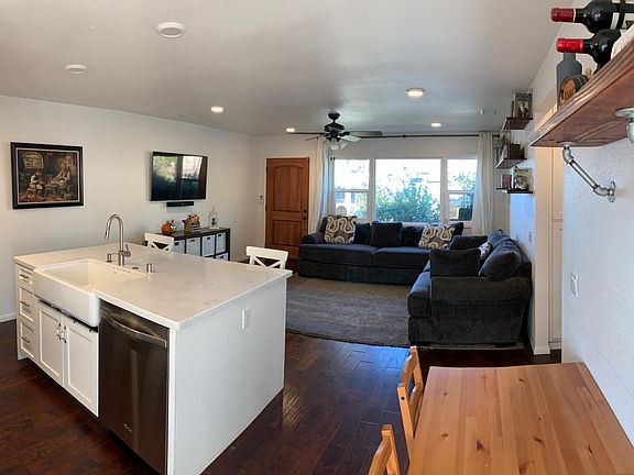 4th image of 1051 Greenfield Dr