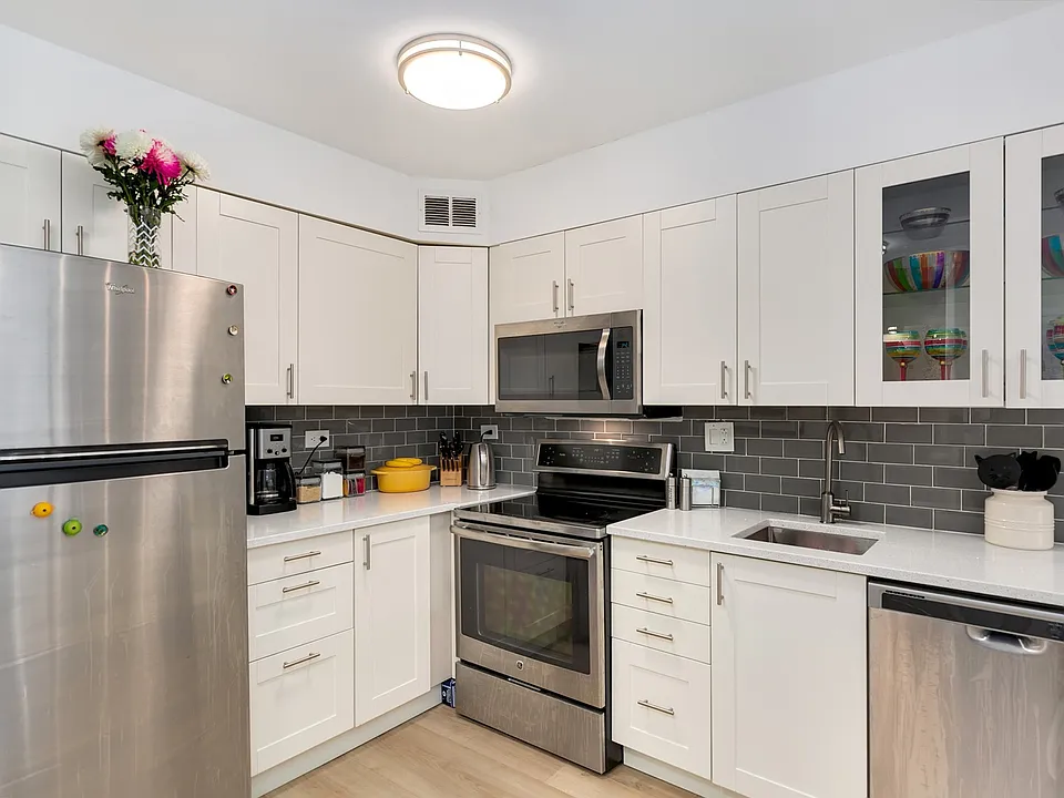 3100 N Lake Shore Dr #304