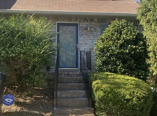 325 Deerpoint Dr, Hendersonville, TN 37075
