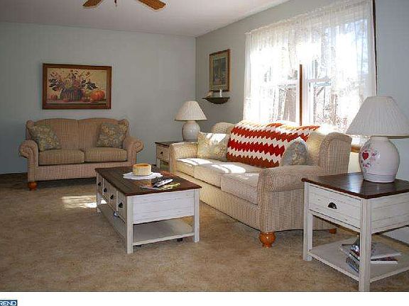 5th image of 153 Oak Ln