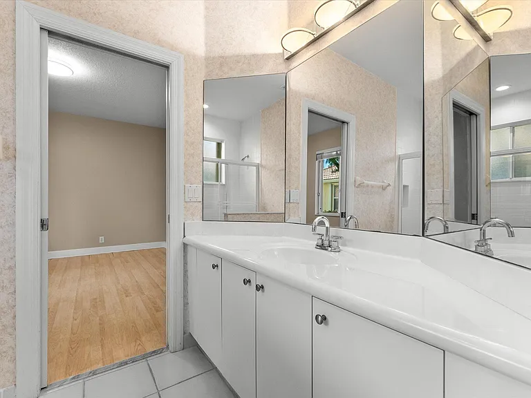 2579 Mayfair Ln — Photo 26