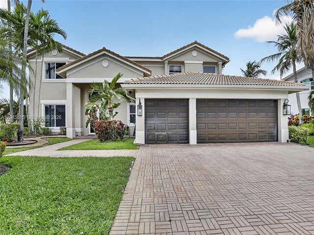1st image of 981 Waterside Cir