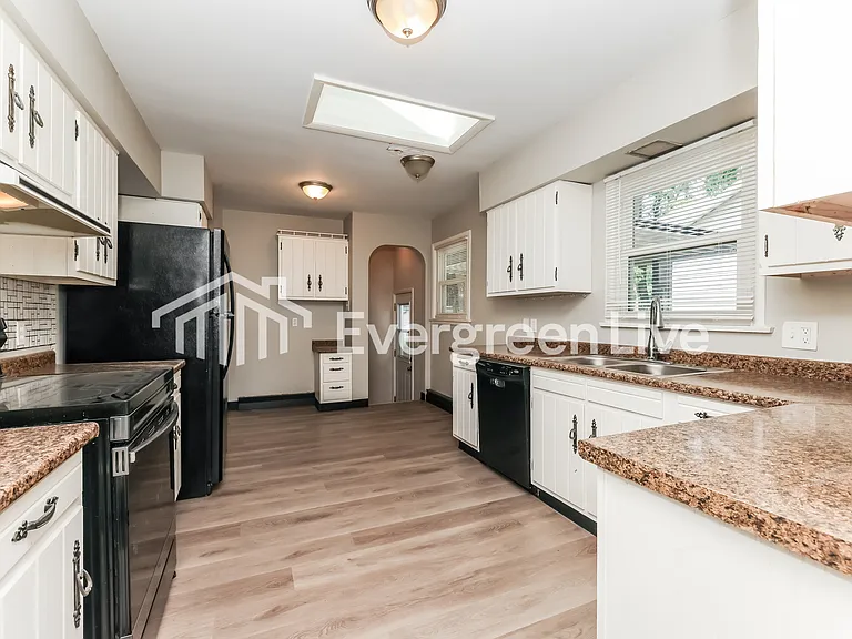303 Meyer Ave — Photo 5