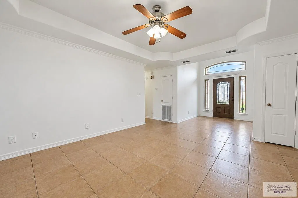 3 bed, 2.0 bath, 1568 sqft, $1,850 — Photo 3