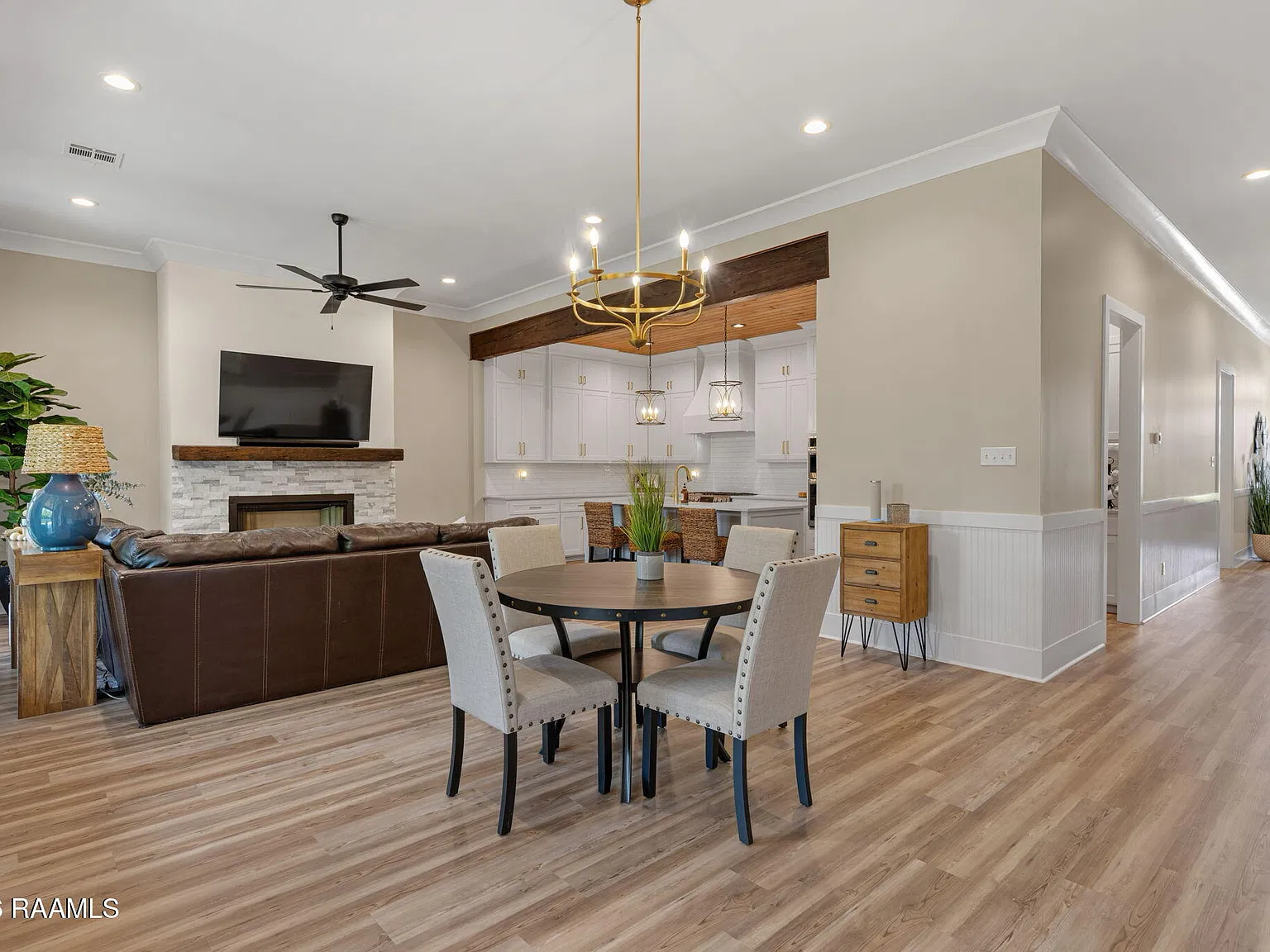 4 bed, 2357 sqft, $4,000 — Photo 3