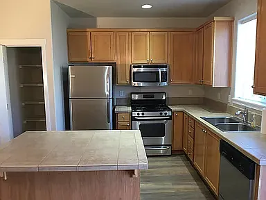 1481 Gifford St SE — Photo 6
