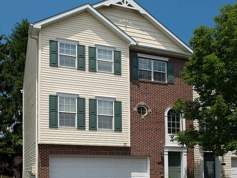 Holiday Park Apartments and Townhomes — Photo 22