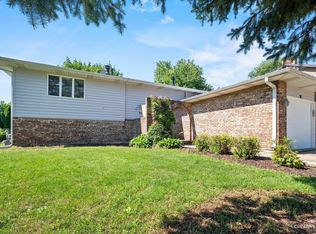 91 Joy St, Sugar Grove, IL 60554