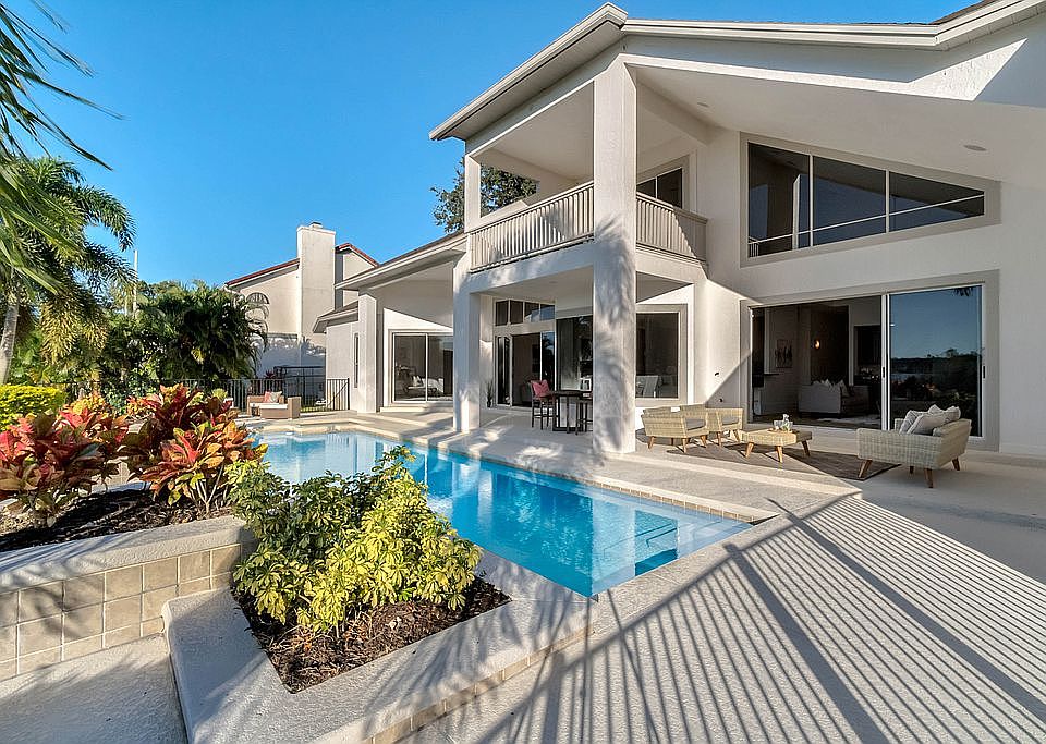 Exterior to the Lake 