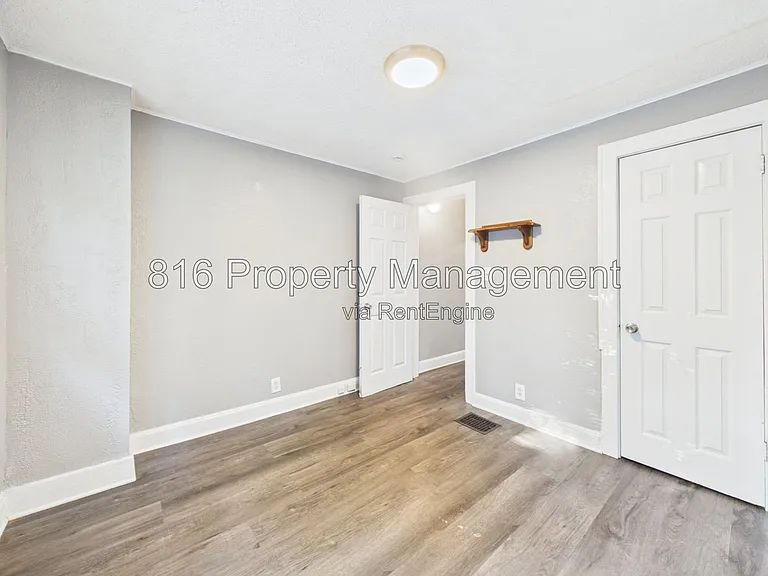 6808 S Benton Ave — Photo 20