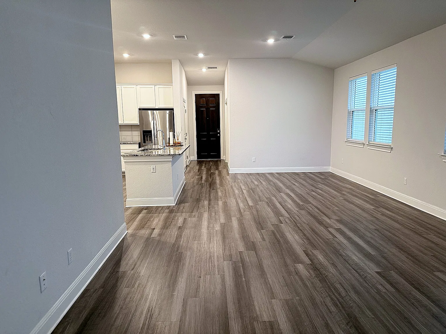 3 bed, 1560 sqft, $2,500 — Photo 3