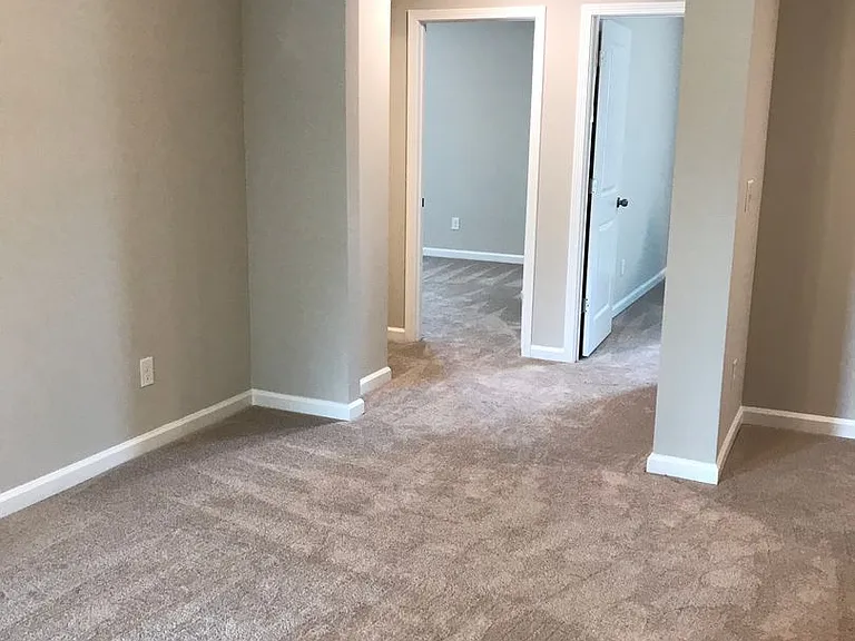1302 Endicott Ct — Photo 8