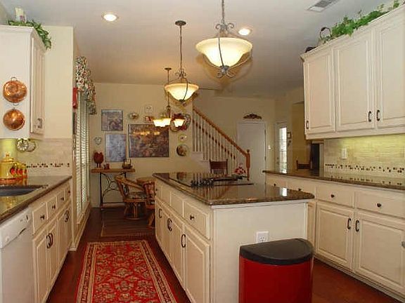 5th image of 2633 Barrington Dr