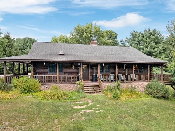 6894 Swamp St NE, Hartville, OH 44632