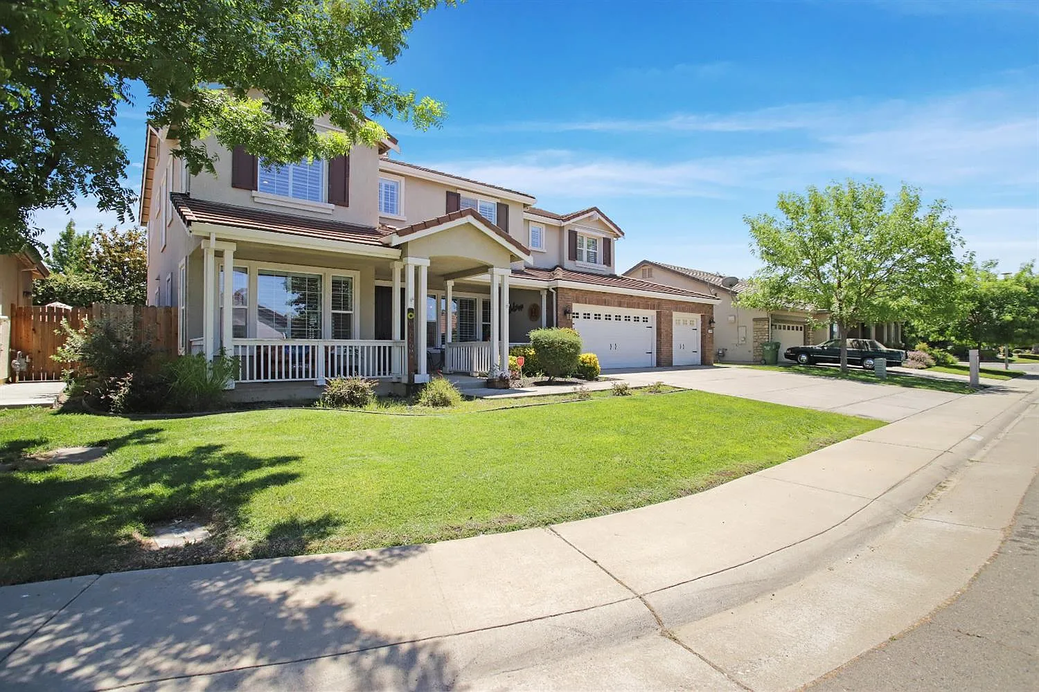 1001 Trafalgar Cir photo 1