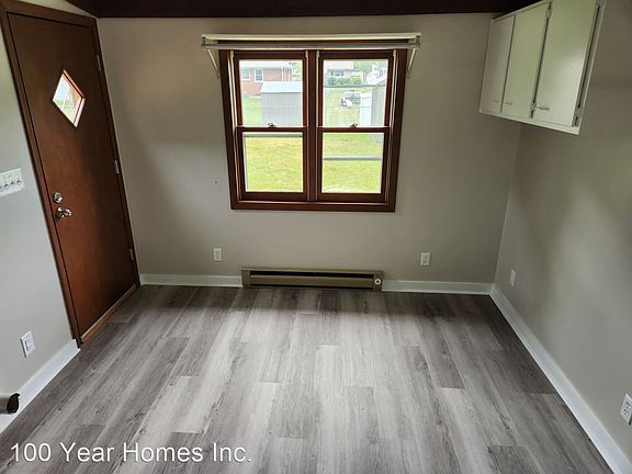 2nd image of 8325 Izard St