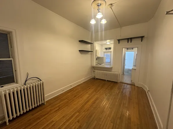 322 Cooper St #3, Ottawa, ON K2P 0G7