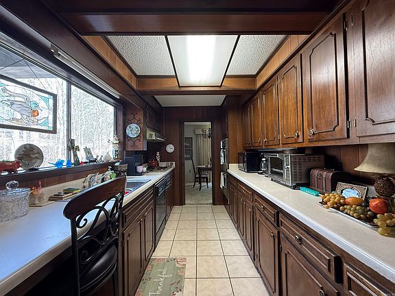 5th image of 2925 Mary Dr