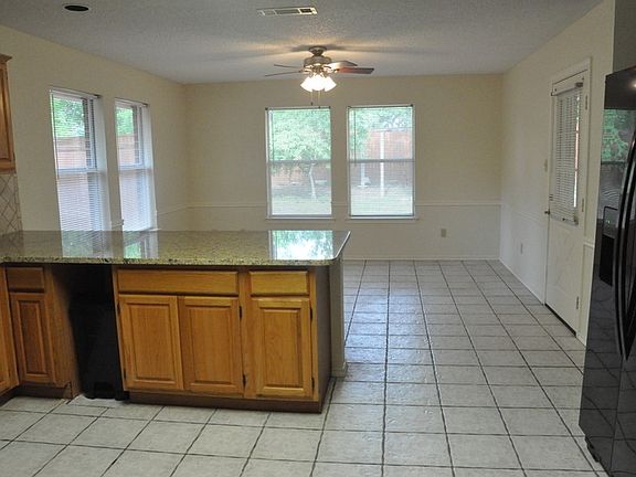 3rd image of 403 Lakevista E