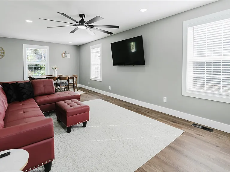 1210 Washtenaw Ave — Photo 10