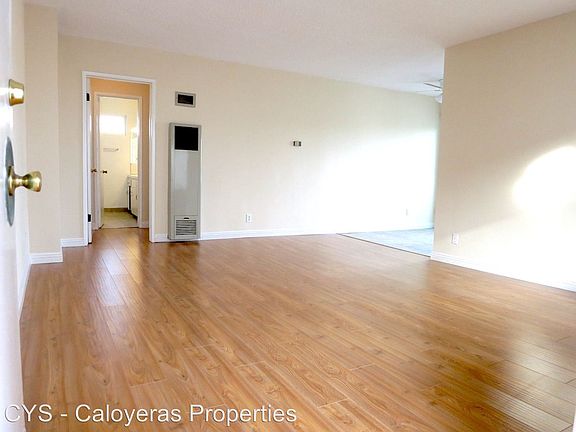 3rd image of 3121 Bagley Ave APT 4