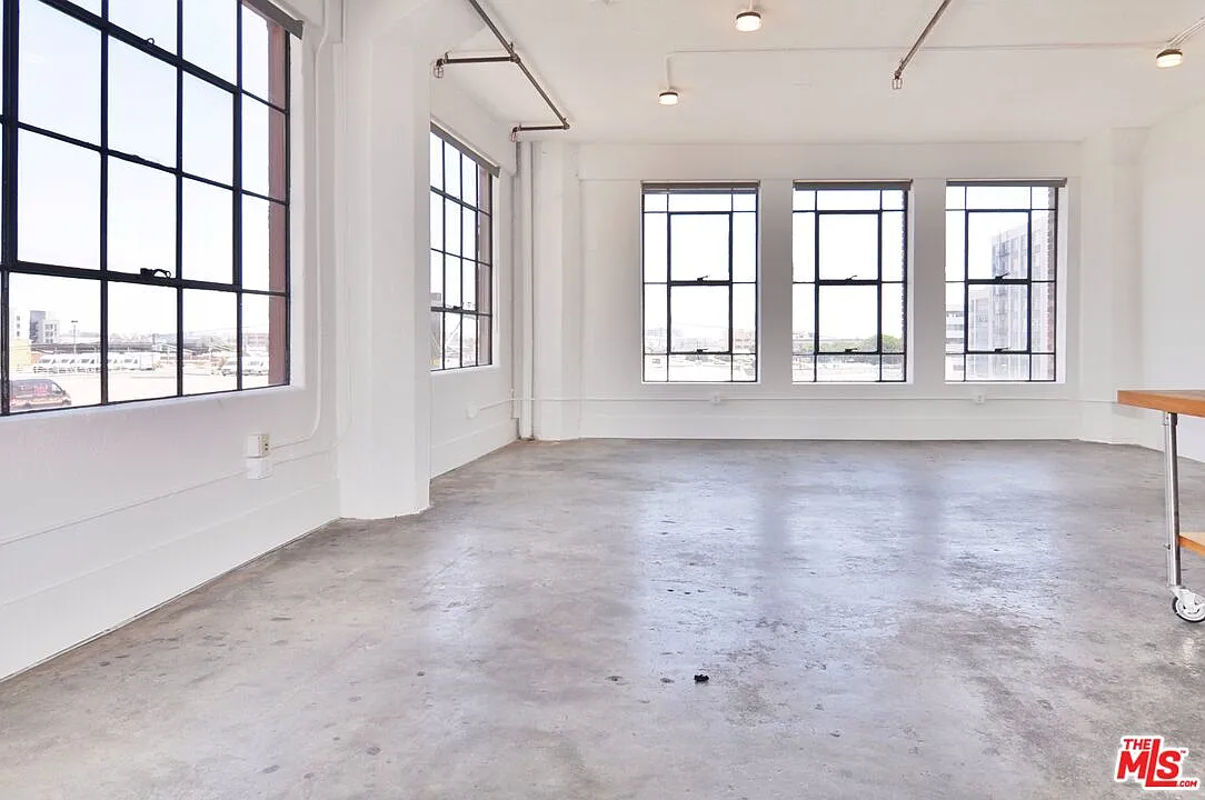 Studio, 1.0 bath, 900 sqft, $2,900 — Photo 1