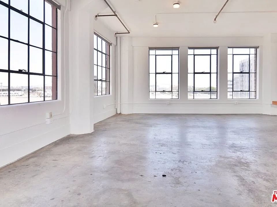 315 E 8th St #406