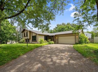 7281 Wyndham Way, Woodbury, MN 55125