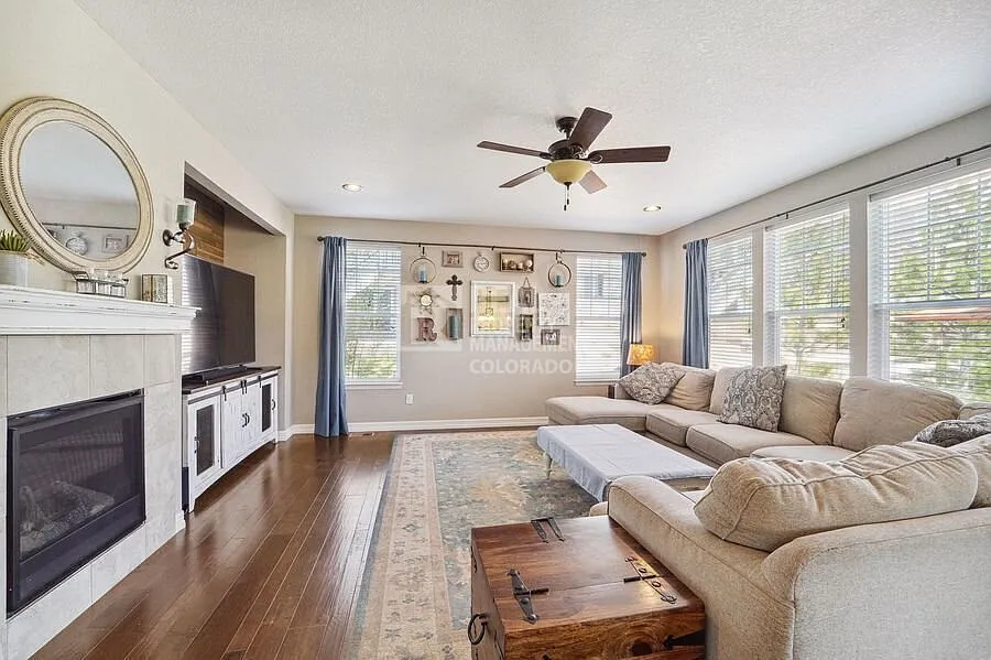 Spacious 5-Bedroom Home with Mountain Views in Tallyn's Reach — Photo 4