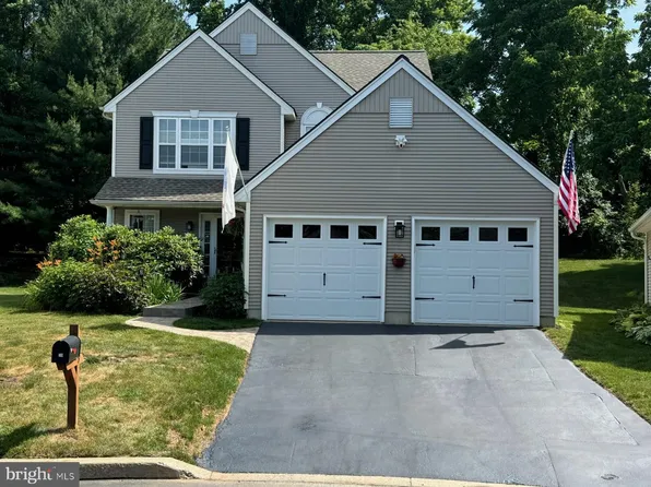 19 Kingfisher Ln, Downingtown, PA 19335