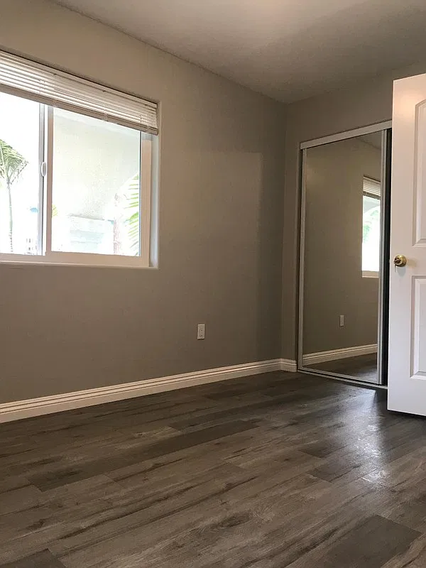 3 bed, 1.0 bath, 1000 sqft, $2,979 — Photo 4
