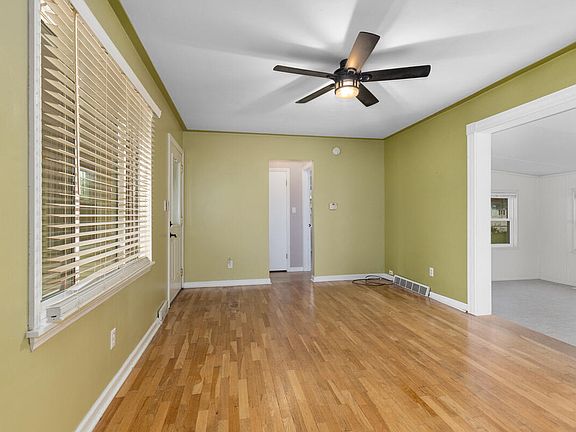 4th image of 130 W 33rd St